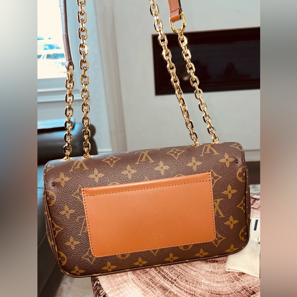 Authentic Louis Vuitton Monogram Marceau Flap Bag - Picture 13 of 16